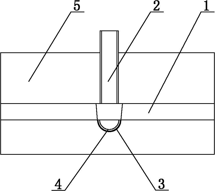 Pouring channel capable of preventing sand drop