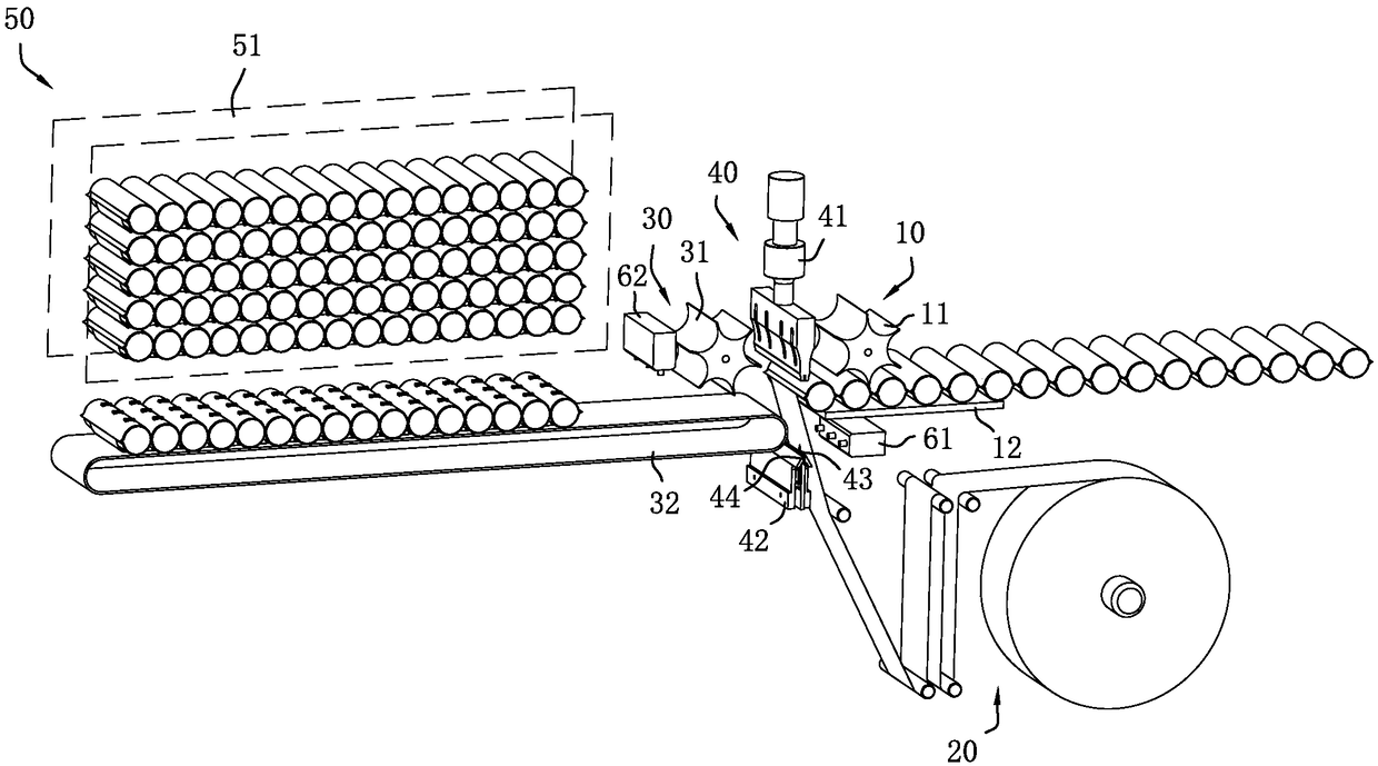 Bagged spring bed core connected with band-shaped material on side surface and manufacturing device and method thereof