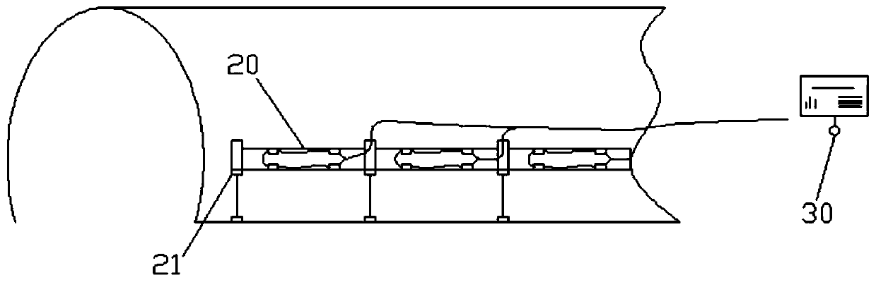 Tunnel bottom plate settlement monitoring device and method