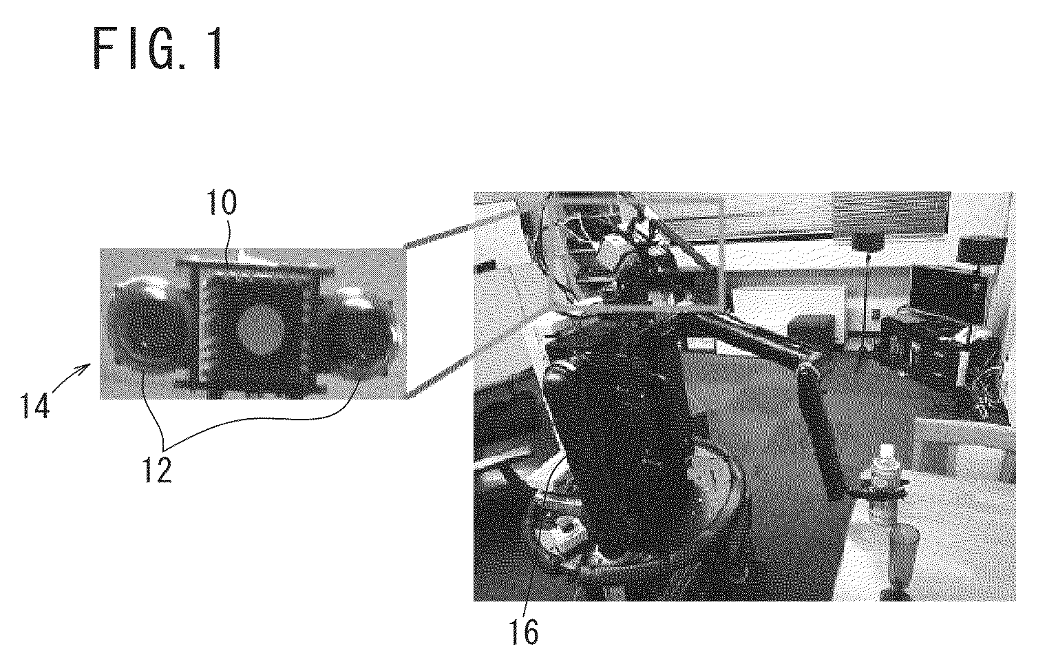 Image capturing device, method of searching for occlusion region, and program