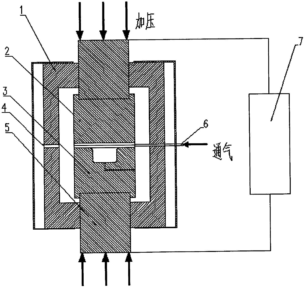 Quick forming device for titanium alloy multi-layered plate and forming method thereof