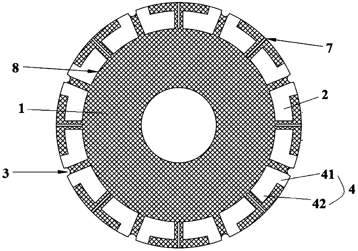 A multi-beam selection smart antenna communication device and communication method thereof