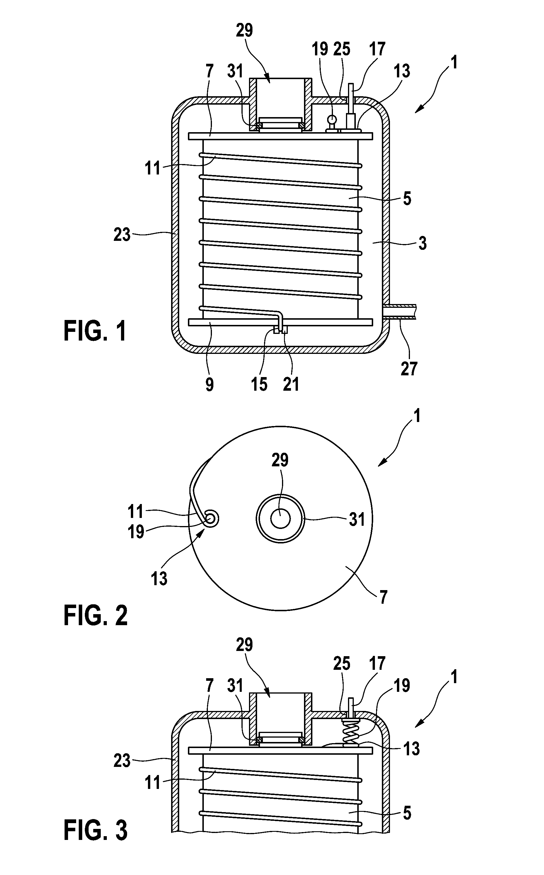 Grounding of a filter by means of an electrically conductive conductor trace on the filter element