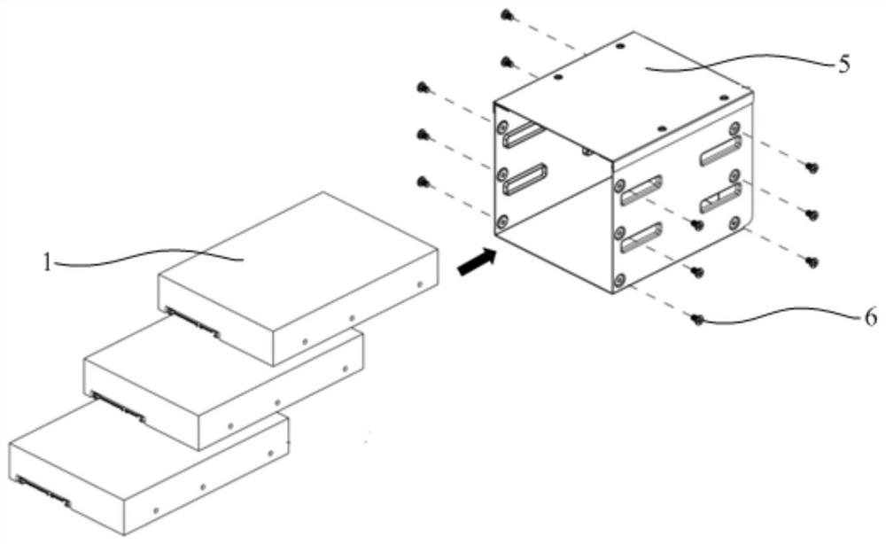 Hard disk fixing device and host