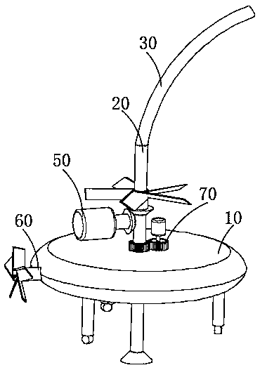 Mud suction device capable of freely walking underwater