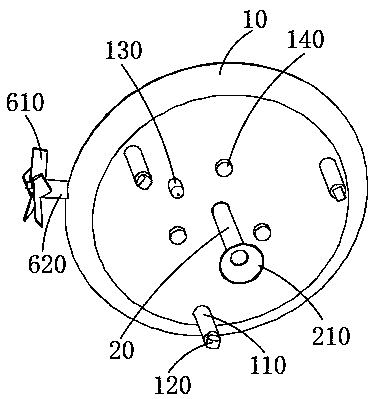 Mud suction device capable of freely walking underwater