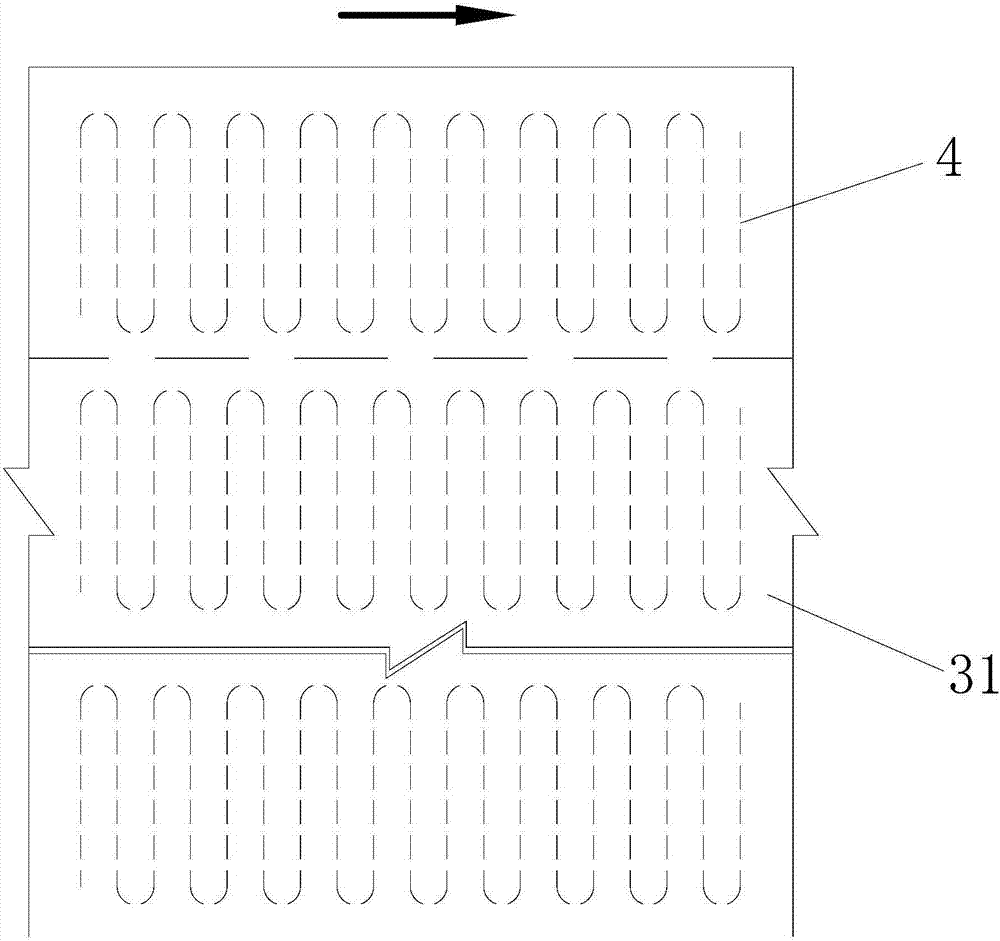 An elevated pavement structure for safe driving in low temperature climate