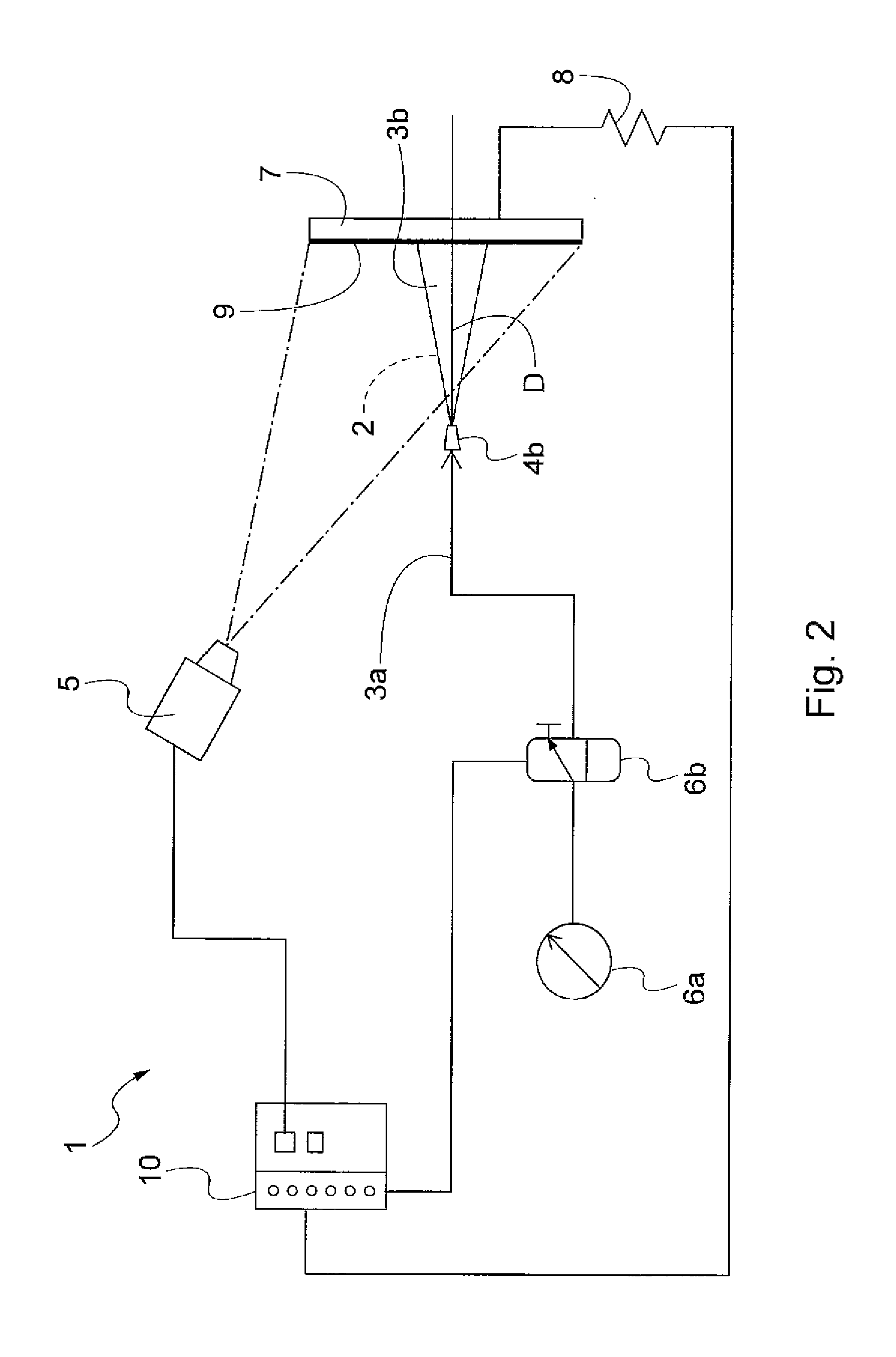 Device for controlling the distribution of fluid ejected from a fluid nebulizing dispenser