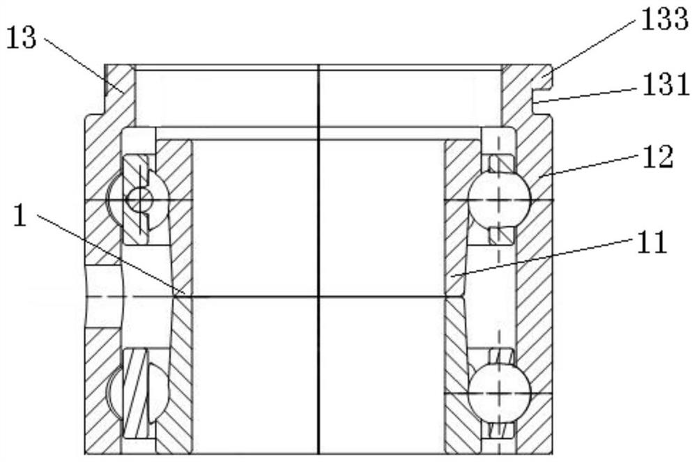 Installation device and assembly method of transmission components