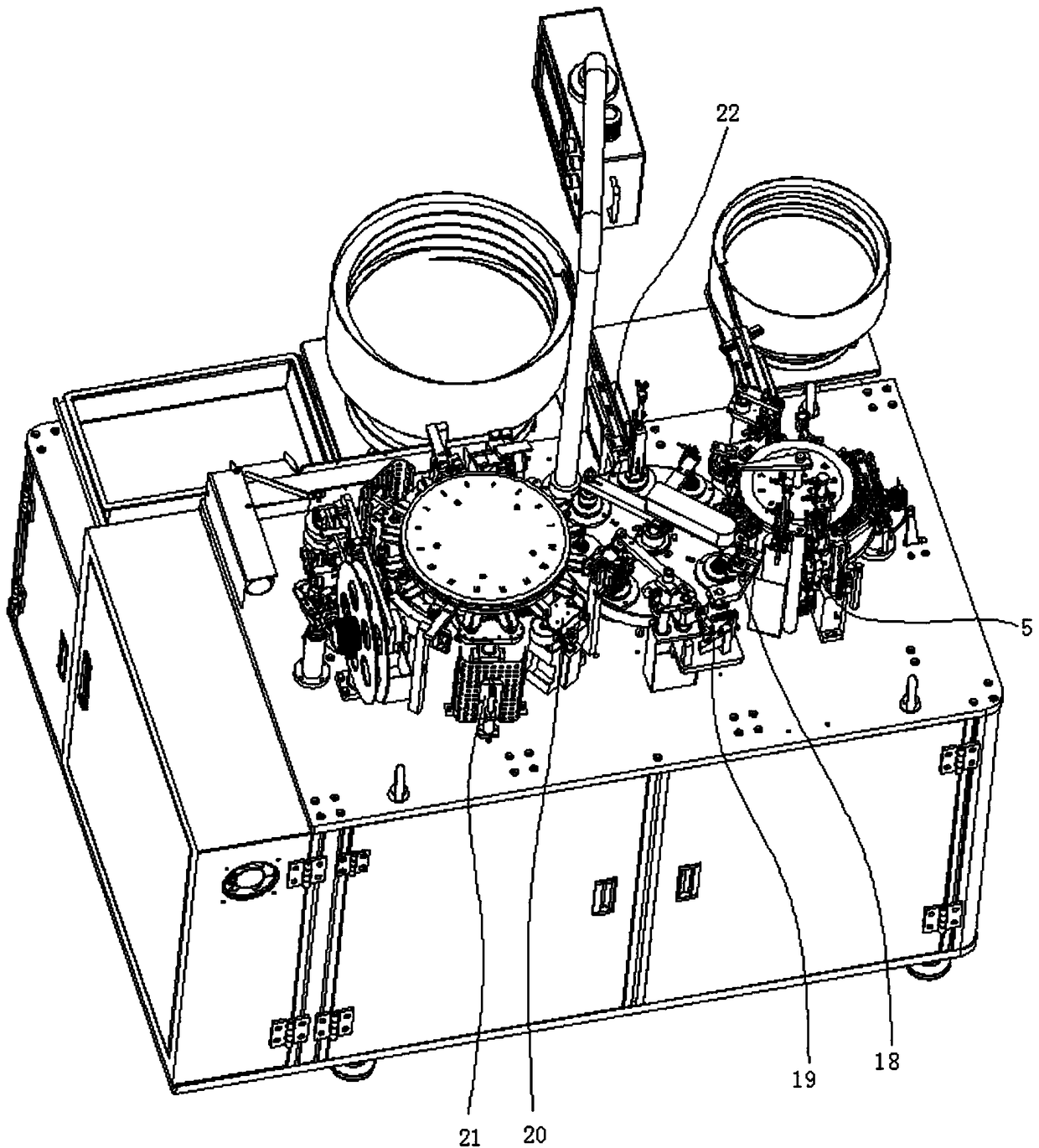 Assembling and sleeving integrated machine for manufacturing capacitors