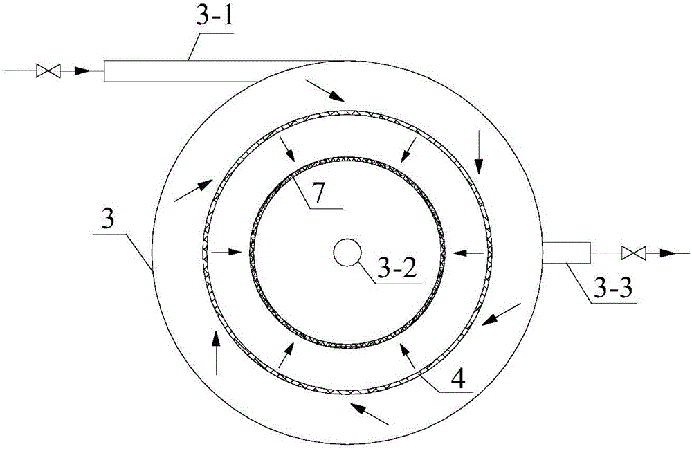 Electrochemical water treatment device and method utilizing same to treat water