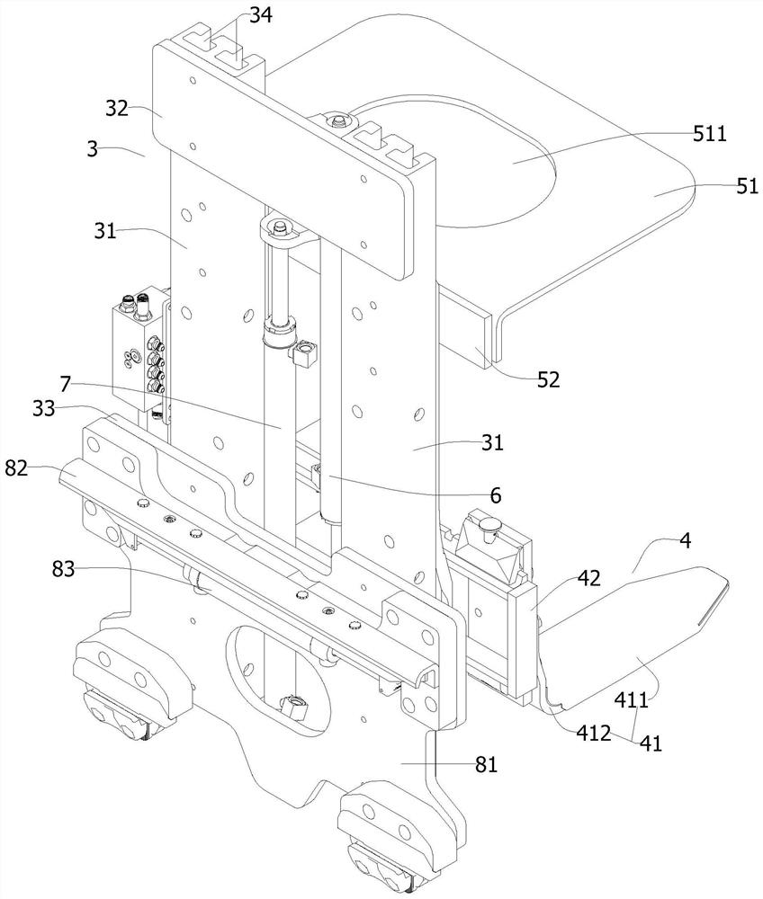 Fork stabilizing device for forklift and forklift