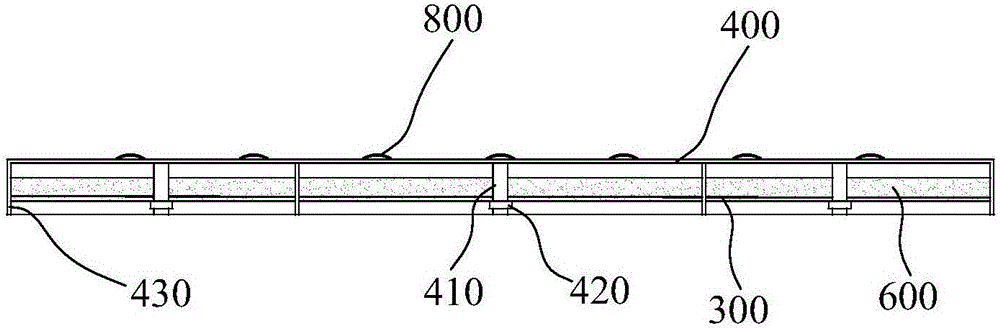 Heating device for ship escape channel and ship escape channel