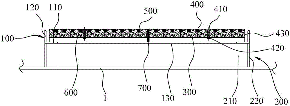 Heating device for ship escape channel and ship escape channel