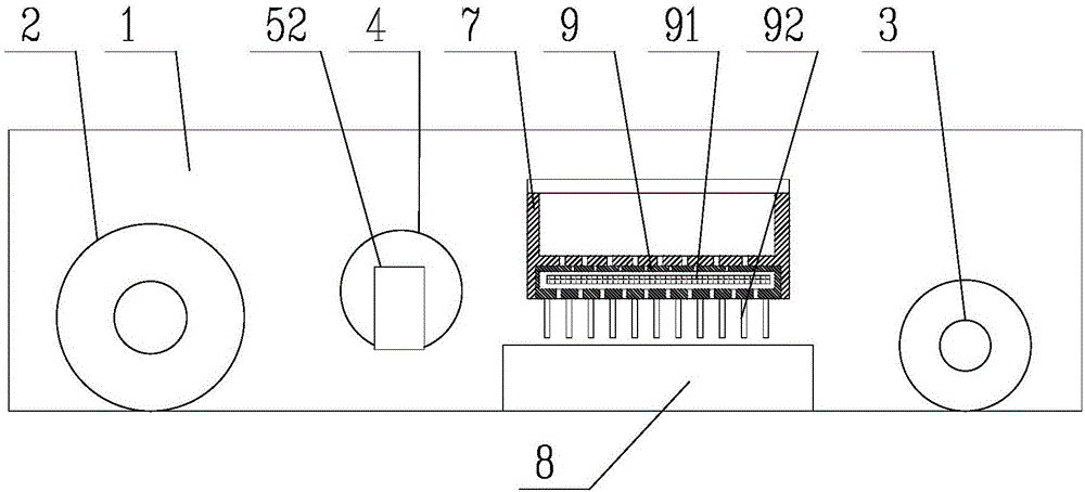 Self-adjusting cloth wrinkle-removing and leveling device