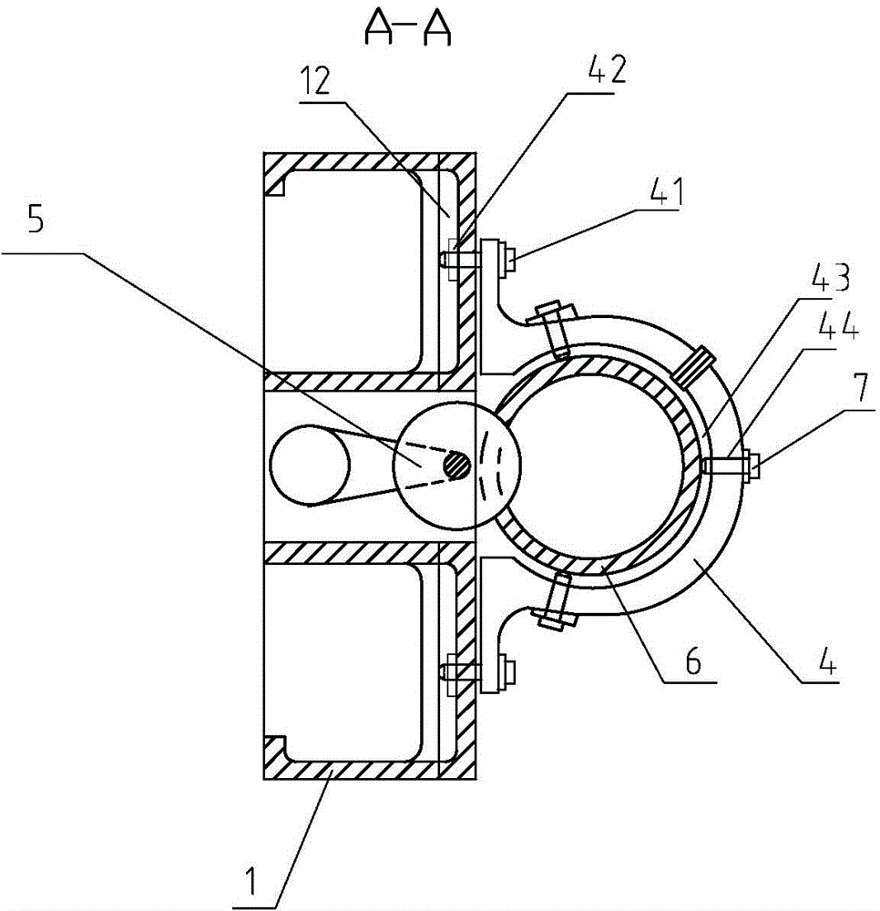 Pipe cutting device