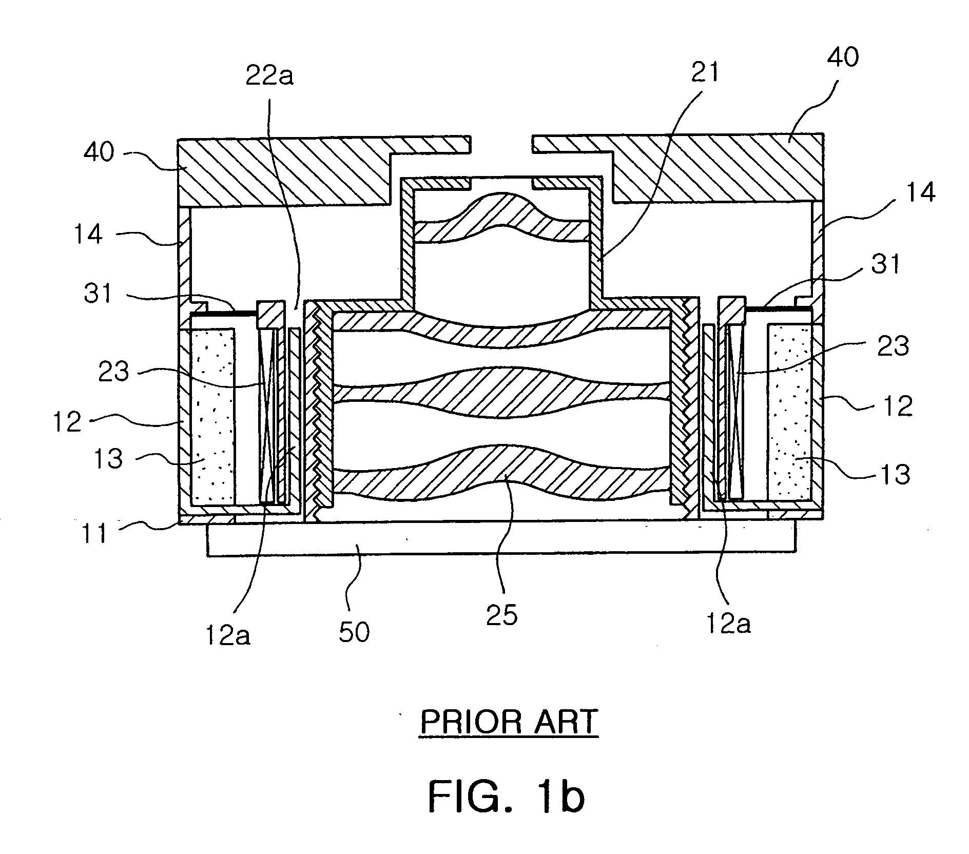 Lens transfer device improved in assemblability