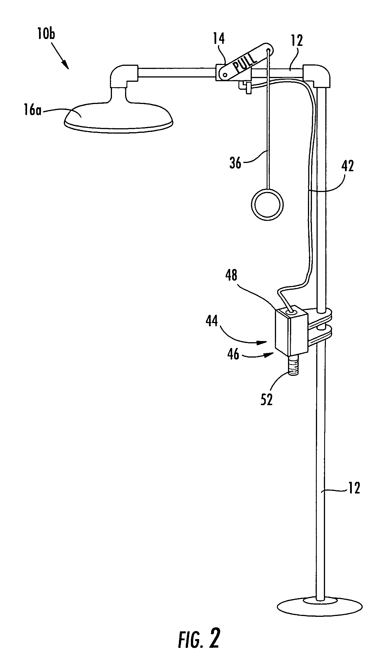 Eyewash with automatic stagnant water flushing system