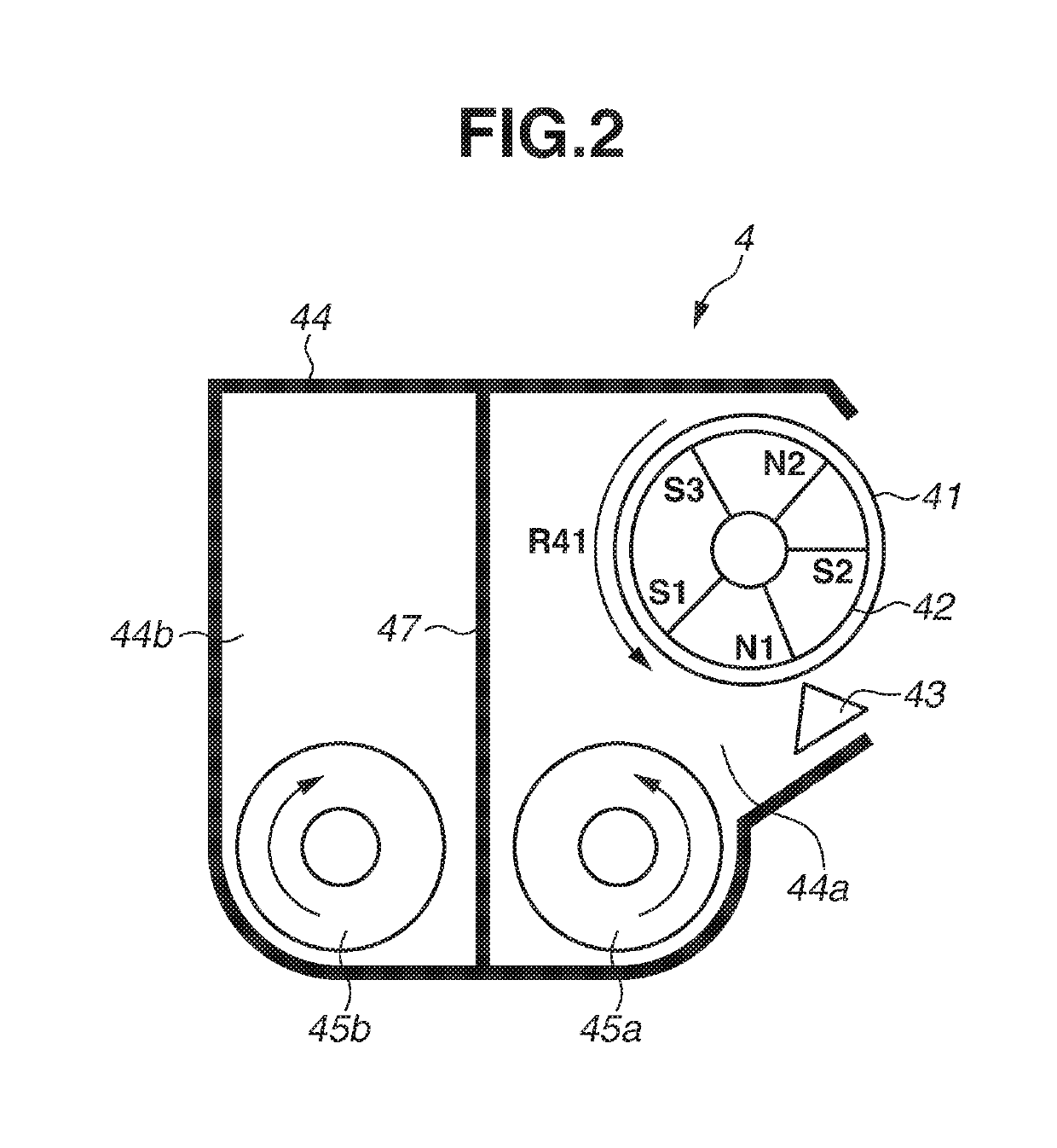 Developing device that reduces the bending of a developer regulating member when the developer regulating member receives developer pressure or magnetic force