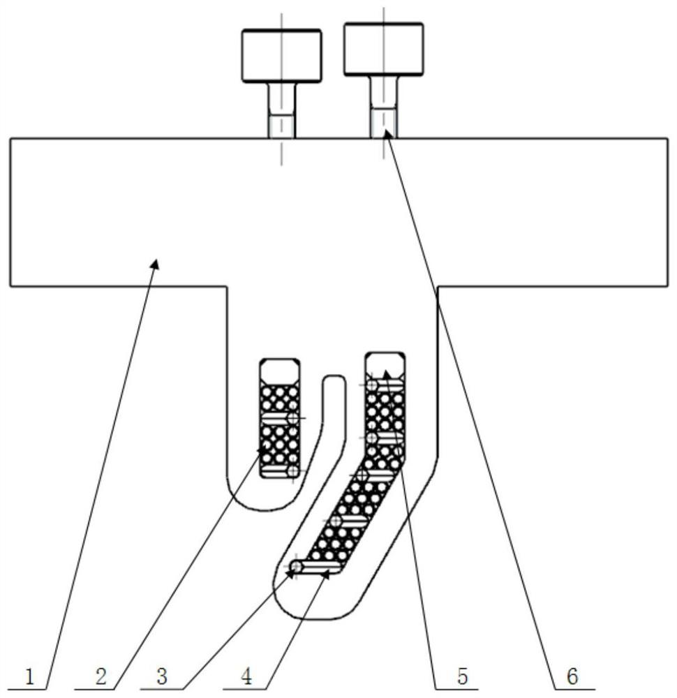 A device for detecting misalignment of complex profiles in a narrow space and a method for detecting misalignment