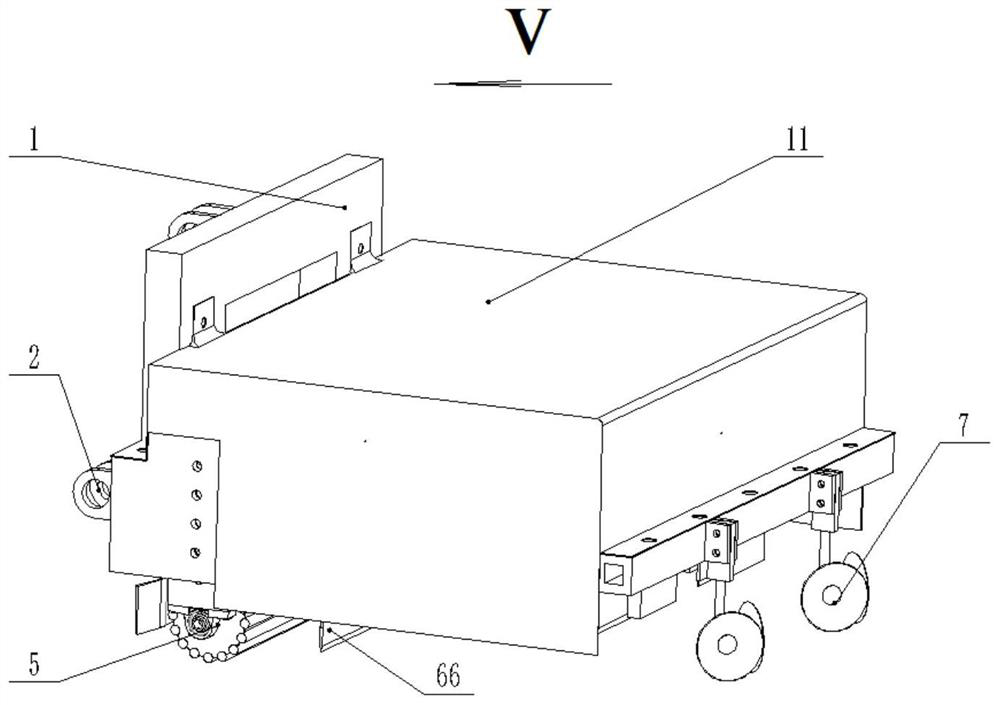 Adjustable speed asynchronous split straw crushing device