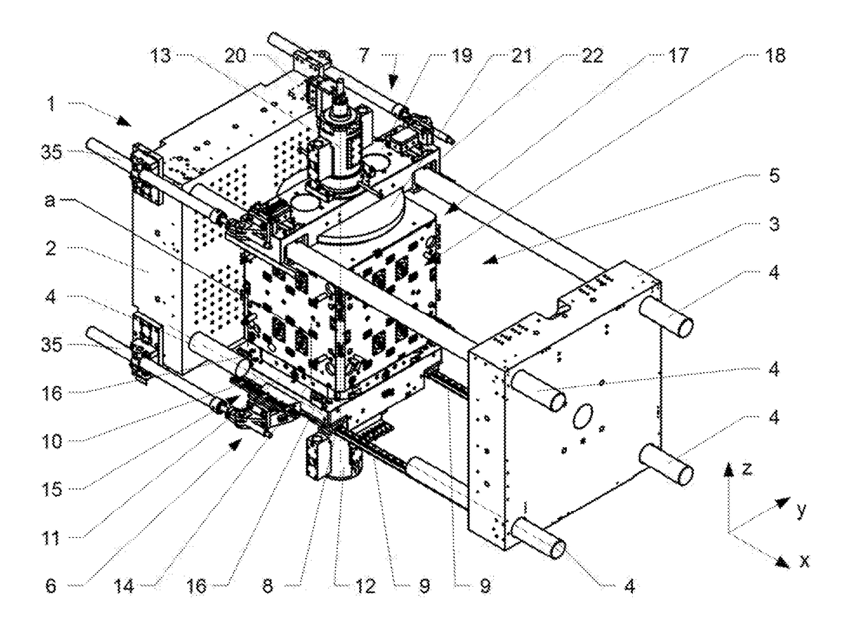 Injection moulding device having a rotatable centre part