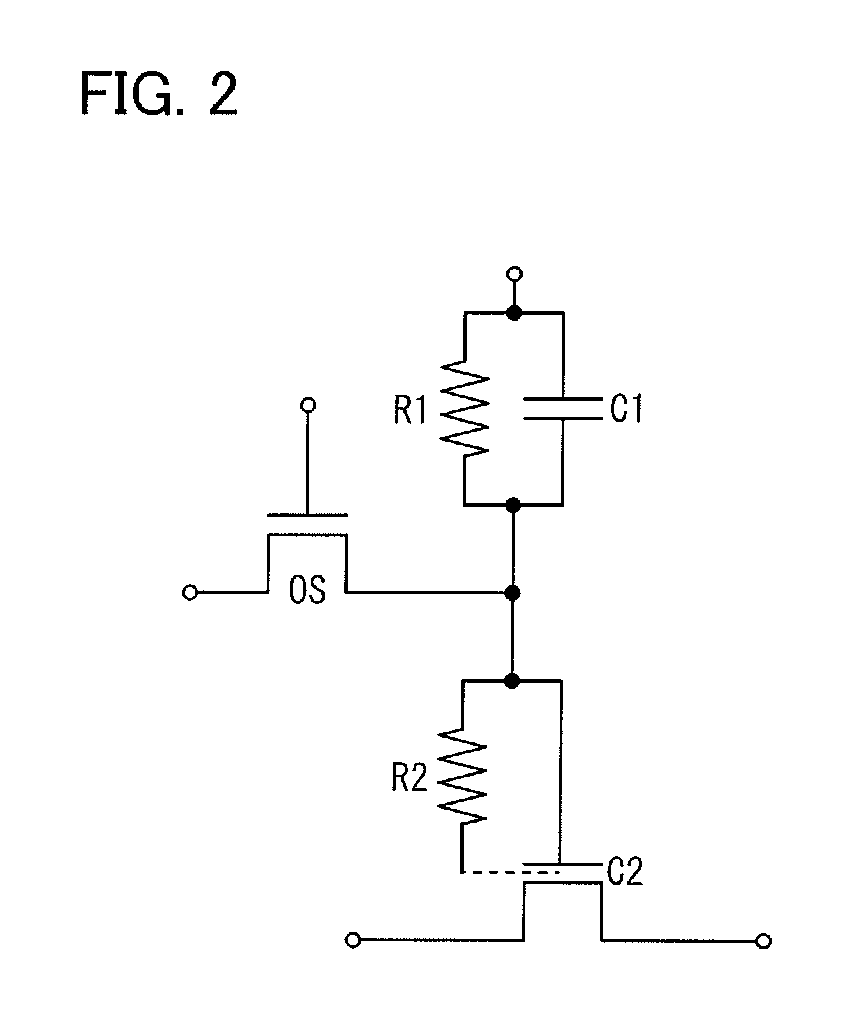 Semiconductor device and method of driving semiconductor device