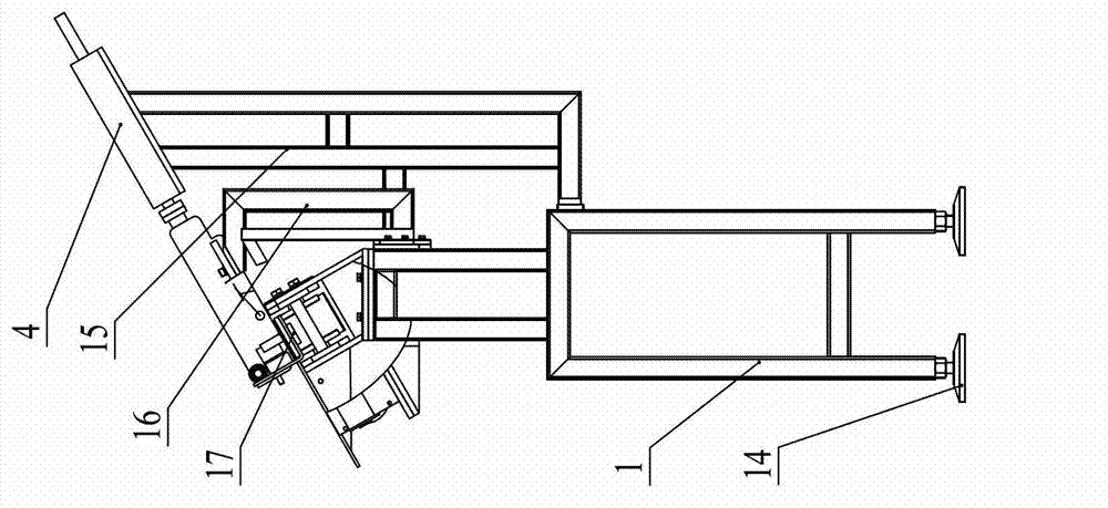 Synchronous material pushing mechanism in feeding system of roll coater