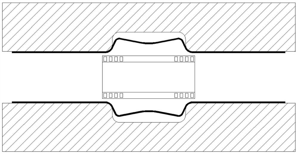 An electromagnetic-fluid impact composite forming device and forming method for pipe fittings