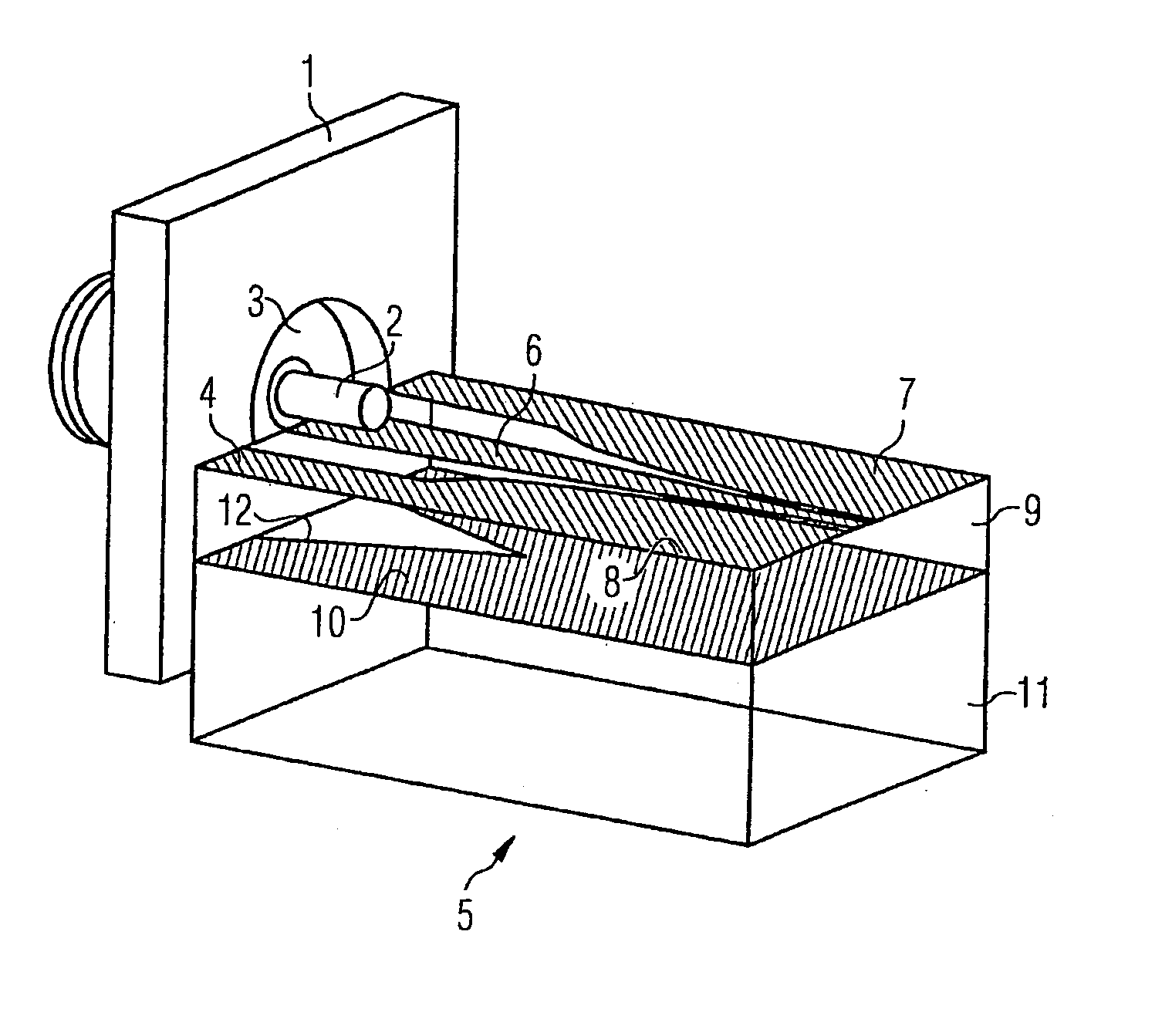 Device for connecting a coaxial line to a coplanar line