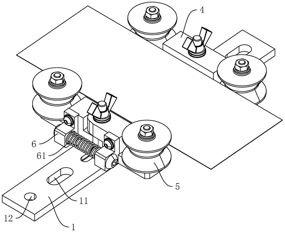 Roll-to-roll continuous electroplating conductive device