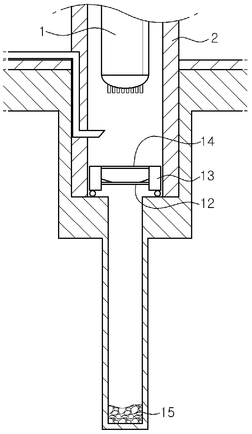 Apparatus for treating molten atomic reactor fuel rod using vertical cavity