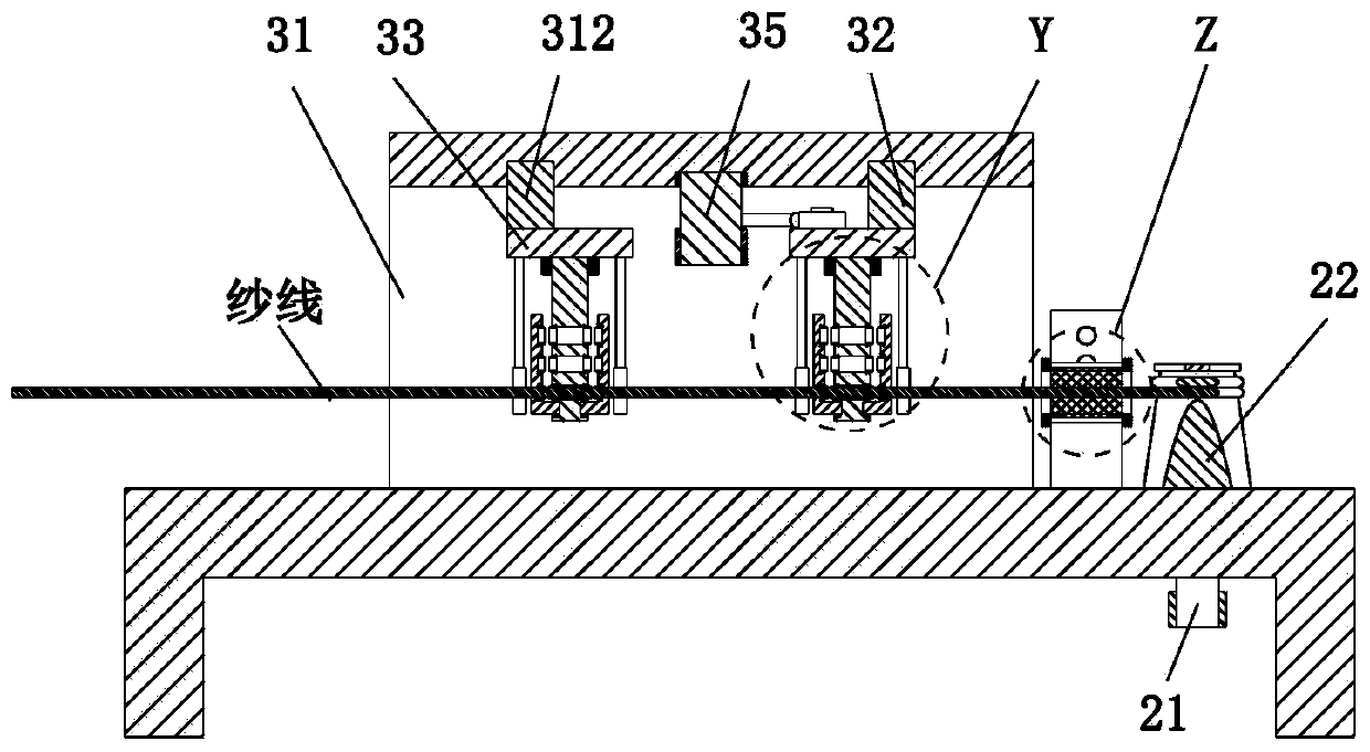 Yarn clearing device for yarn spool processing