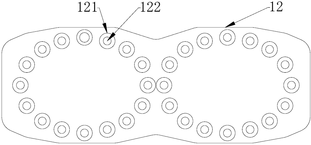 Heating eye treatment device