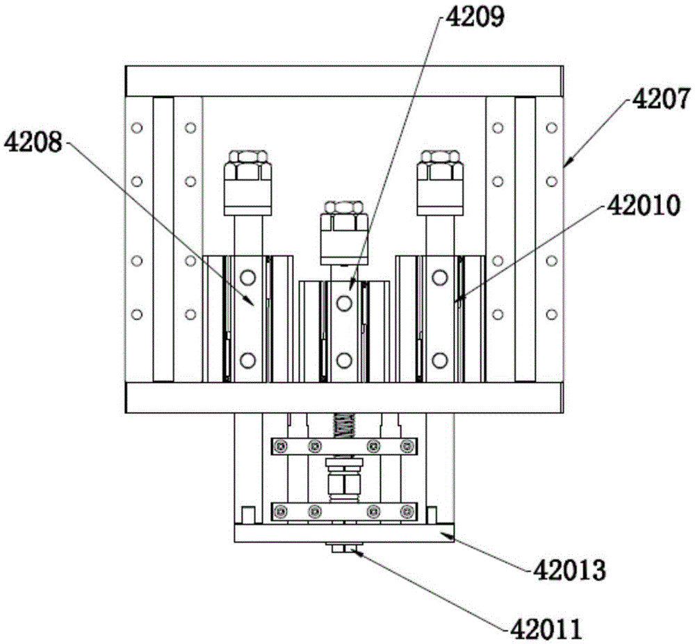 Automatic assembling machine for door handle