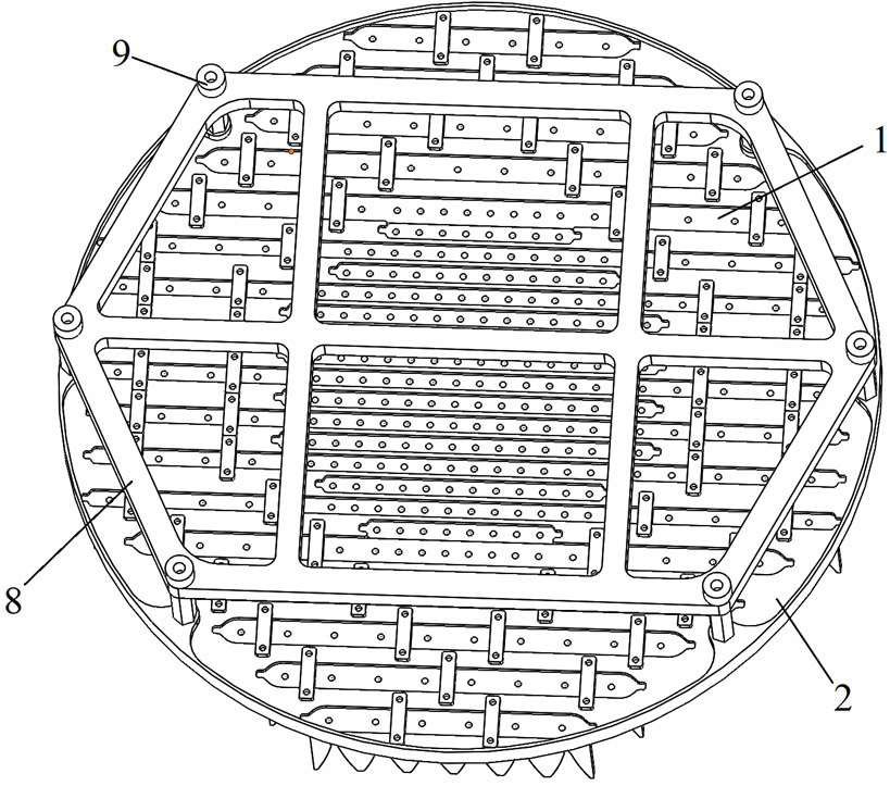 Ultra-wideband phased array feed source with gradually changing period