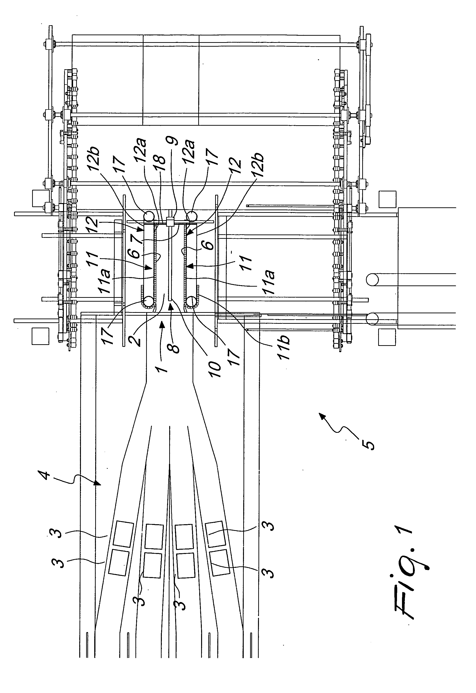 Station for receiving products and temporarily accommodating them