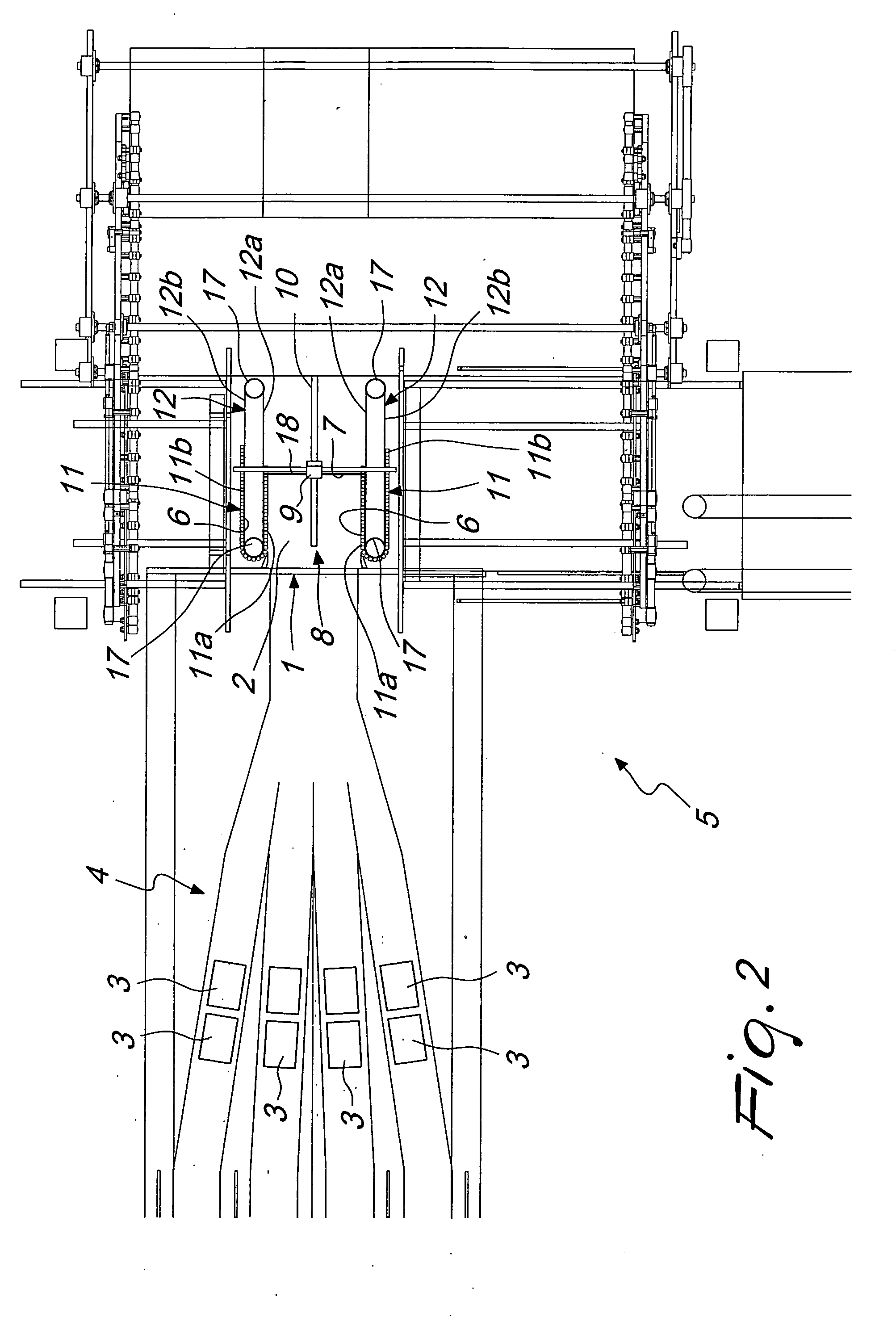 Station for receiving products and temporarily accommodating them