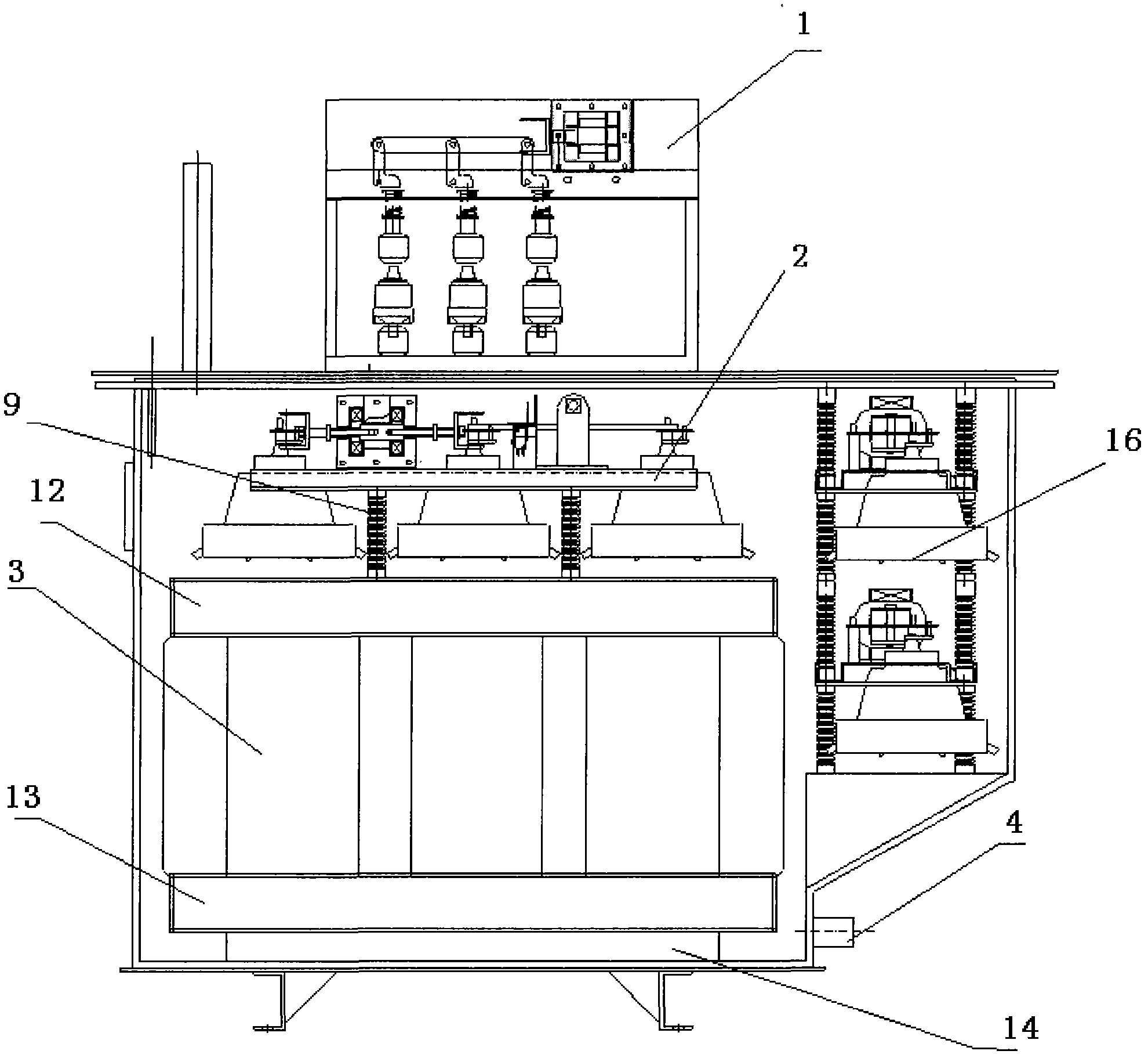 Distribution transformer capable of automatically adjusting capacitance and voltage