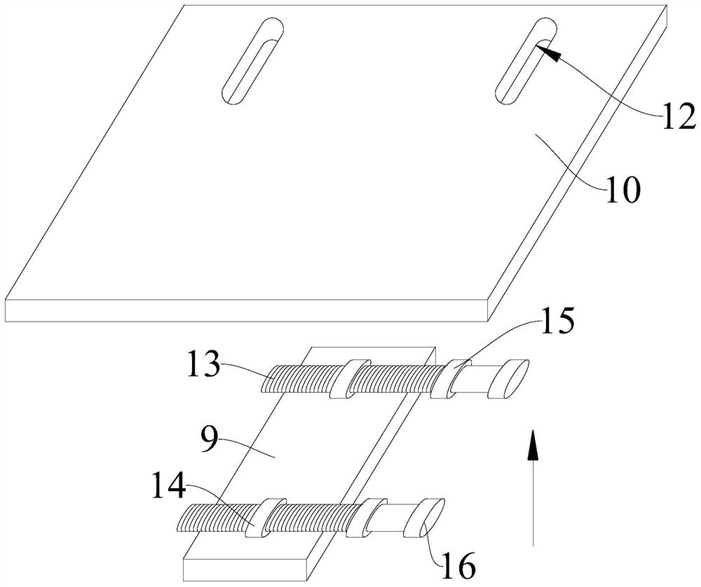 Automatic deviation rectifying device for trackless movable goods shelf