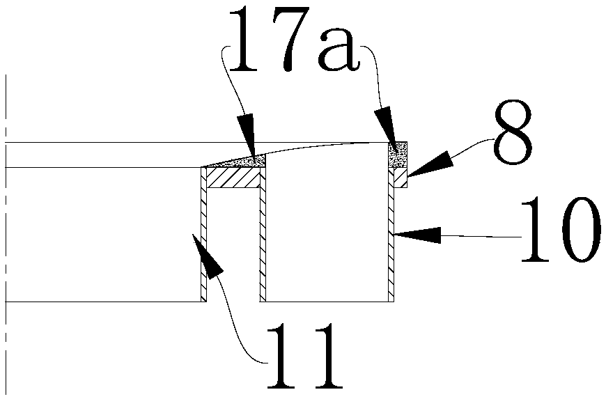 Reactor core melt capturing apparatus capable of realizing reinforced cooling through split charging