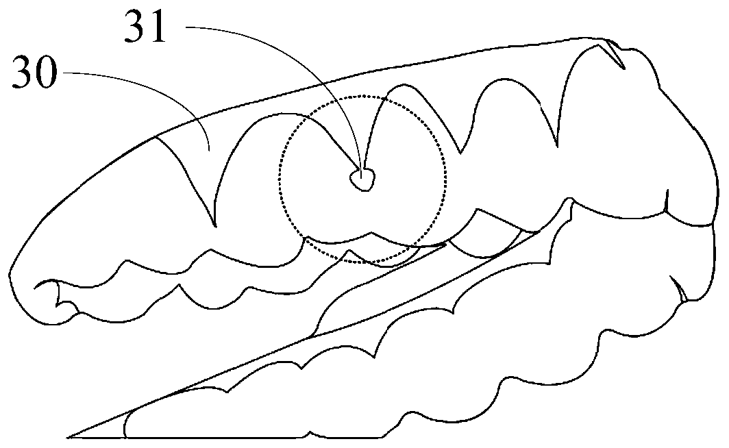 Invisible correcting device and method for enhancing retention force thereof