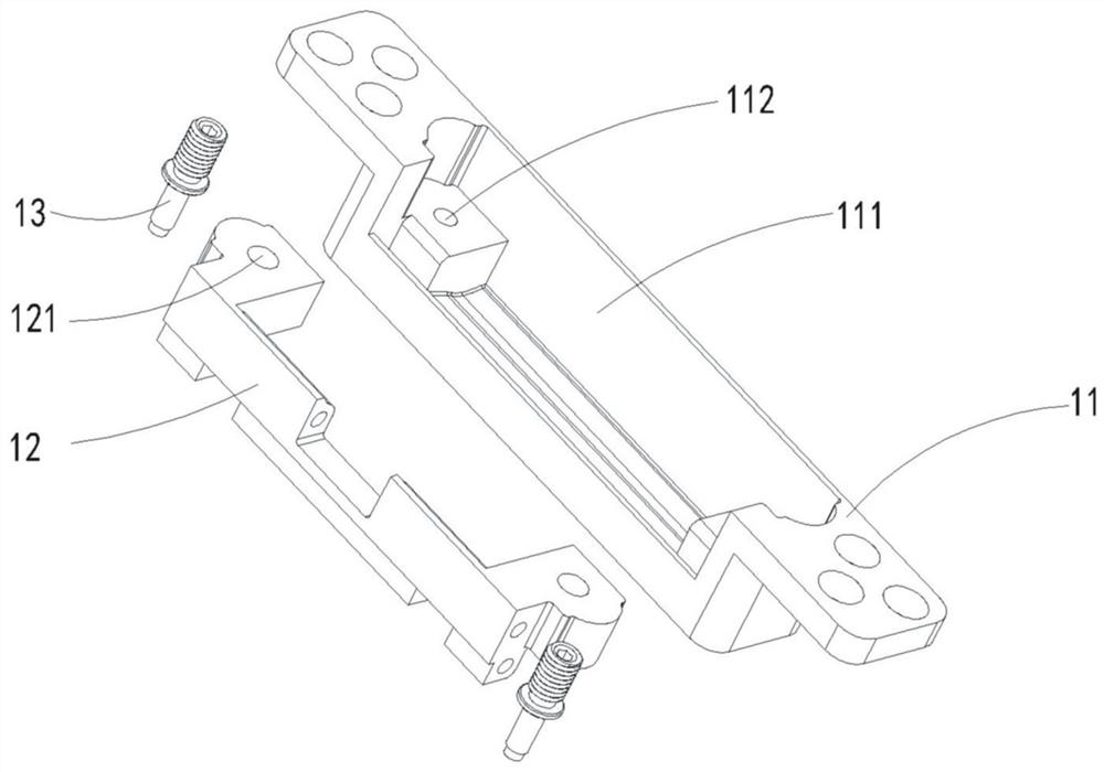 Concealed automatic door closing hinge