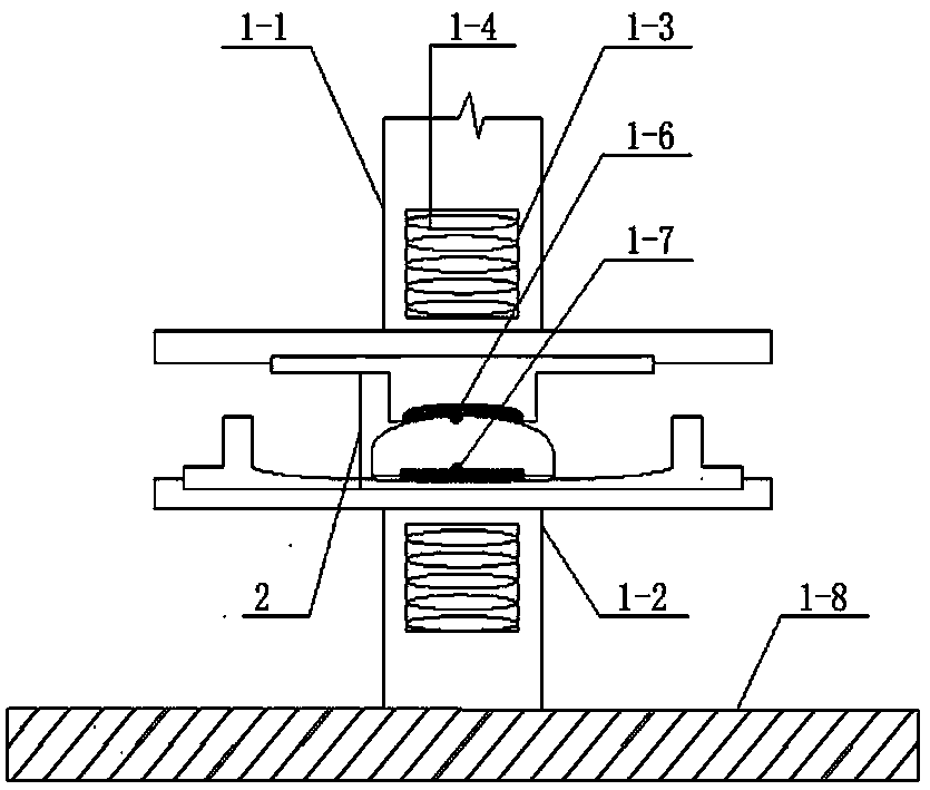 Electromagnetically controlled friction pendulum shock-reducing device and control method