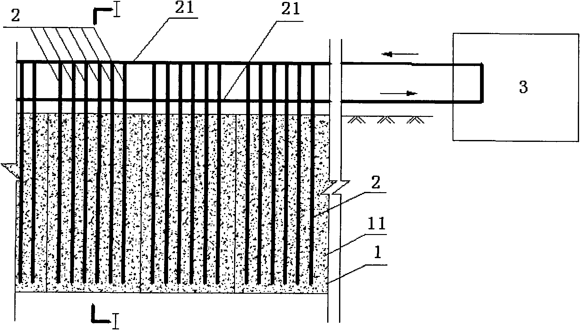 Ground source heat pump system with ground heat exchanger buried in diaphragm wall retaining structure