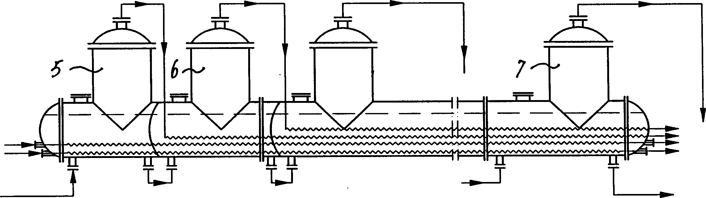 Through-flow vacuum seawater desalination plant and method thereof