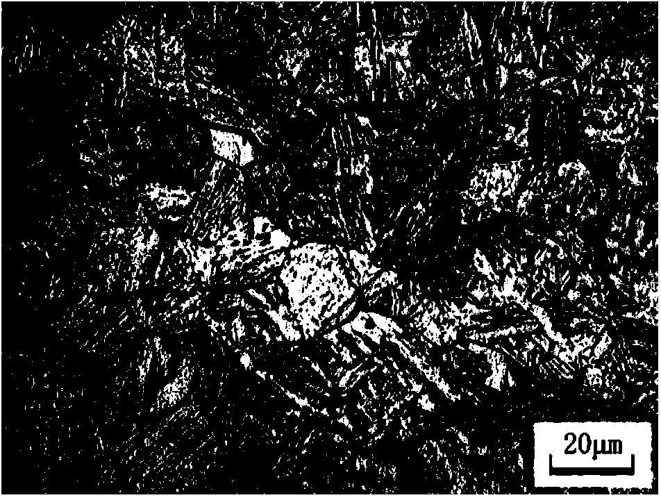 Composite microalloyed high-strength steel forge piece with tensile strength of 700 MPa and production method thereof