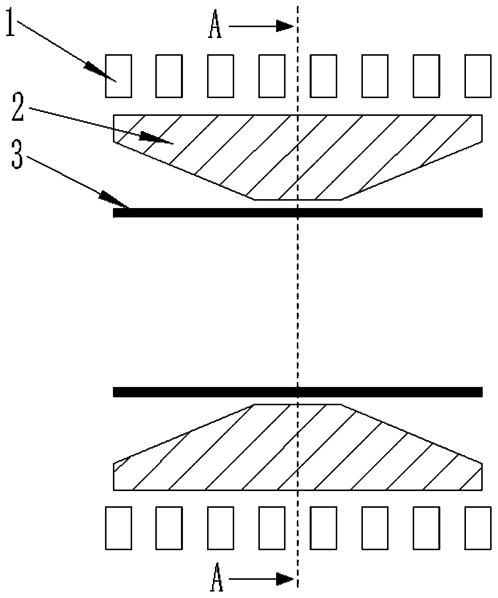 Magnetic collecting device for improving uniformity of deformation of pipe fitting and electromagnetic forming device of magnetic collecting device