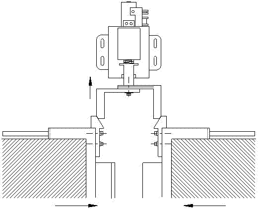 Self-lock device of sliding door