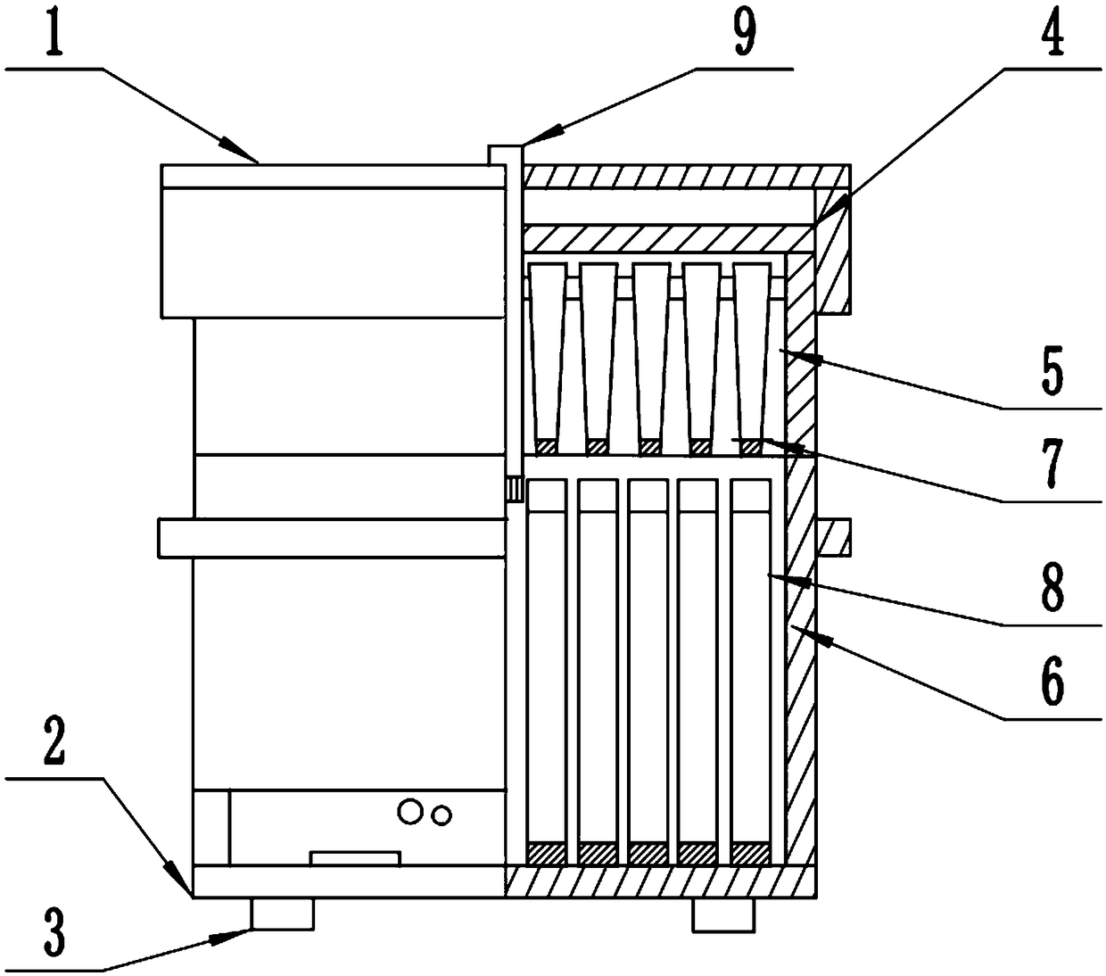 Bee box with queen bee prisoning device